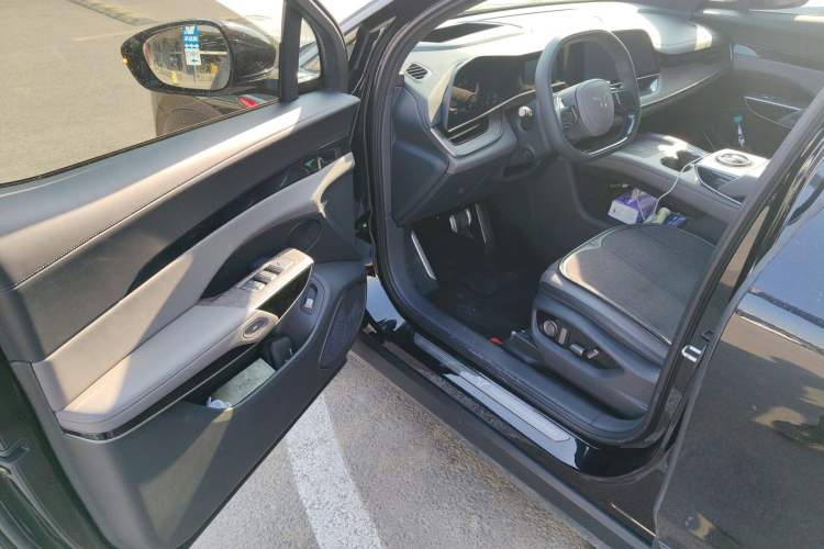 Used Hongqi Tiangong 08 2025 680 Ultra Four-Wheel-Drive Version Driver Seat