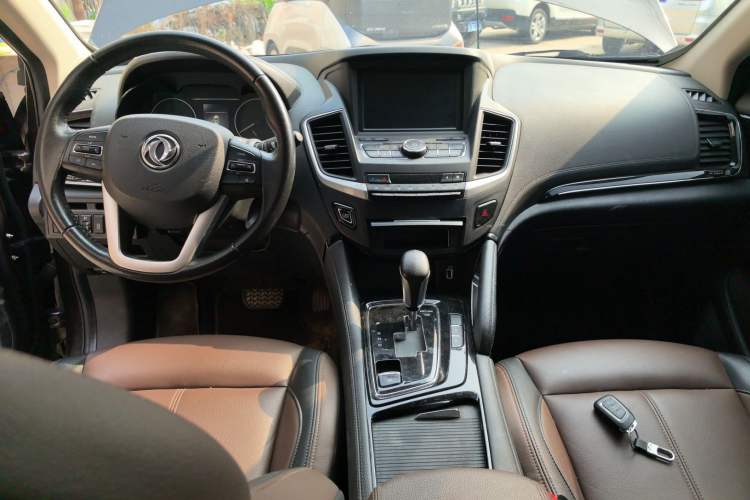 Used Dongfeng Aeolus AX7 2018 Classic 1.6T Automatic Luxury Model Center Console