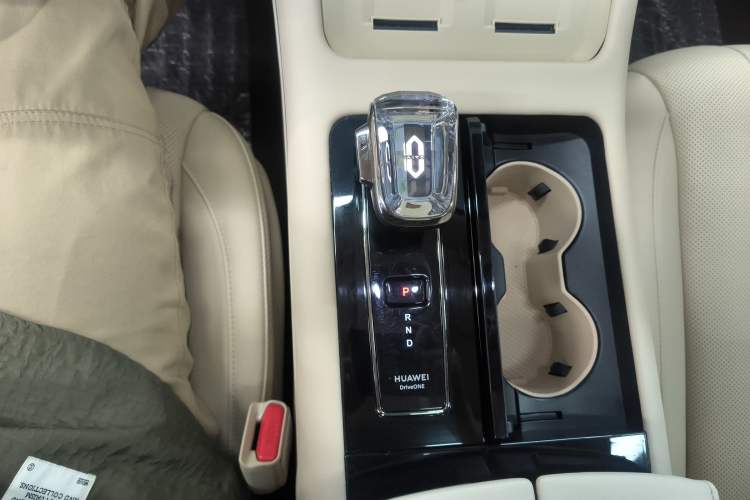 Used Hima AITO M7 2024 1.5T Intelligent Driving 4WD Max Edition 5 Seats Gear Lever