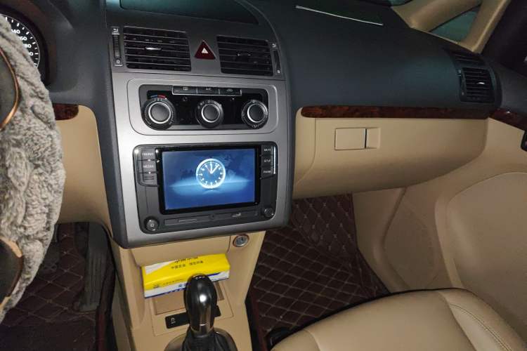 Used Volkswagen Touran 2013 1.4T DSG Comfort Edition 5-Seater Audio And AC Panel