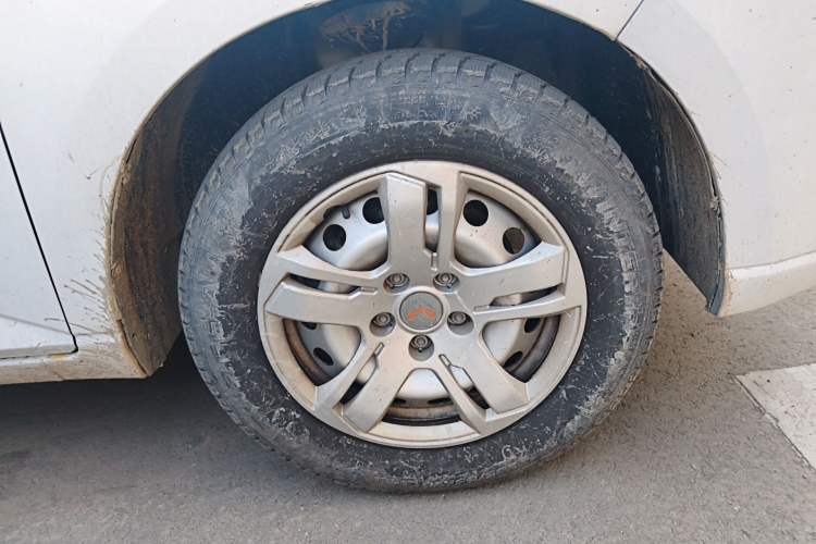 Used Wuling Hongguang PLUS 2020 1.5L Manual Standard Edition 5 Seats Right Front Wheel Hub