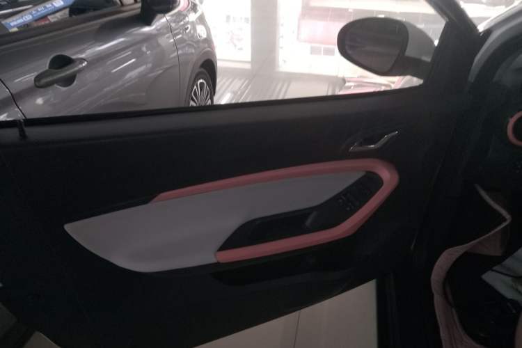 Used Chery New Energy Little Ant 2022 Sweet Pink Edition Half-Sugar Version Lithium Iron Phosphate 29.2 kWh 30 kW 301 km Left Front Door Interior