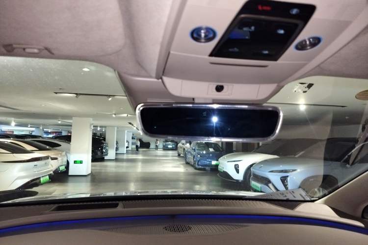 Used Denza D9 2022 DM-i 970 Four-Wheel Drive Flagship Model
