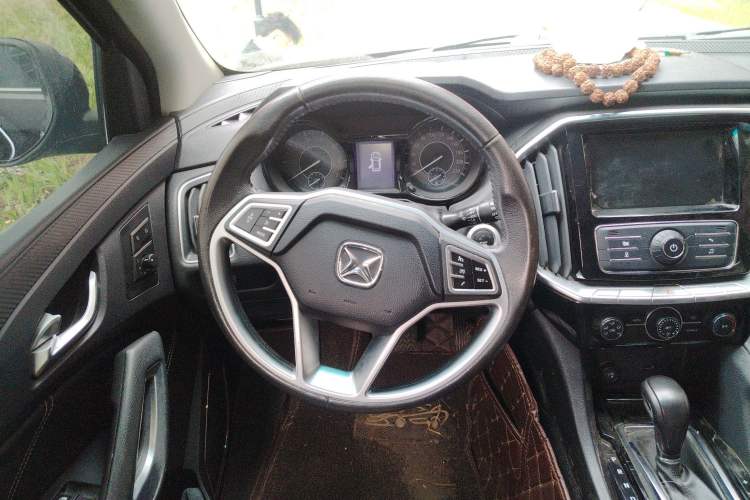 Used JMC Yusheng S350 2016 2.0T Automatic Two-Wheel Drive Gasoline Luxury Version with Sunroof 5 Seats