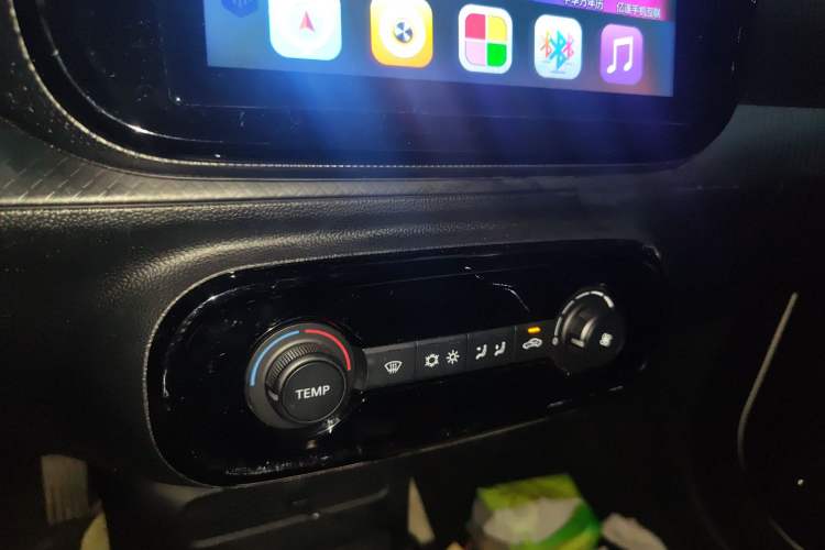 Used Roewe Clever 2021 302 km New Four-Seater Super-Efficient Version Audio And AC Panel