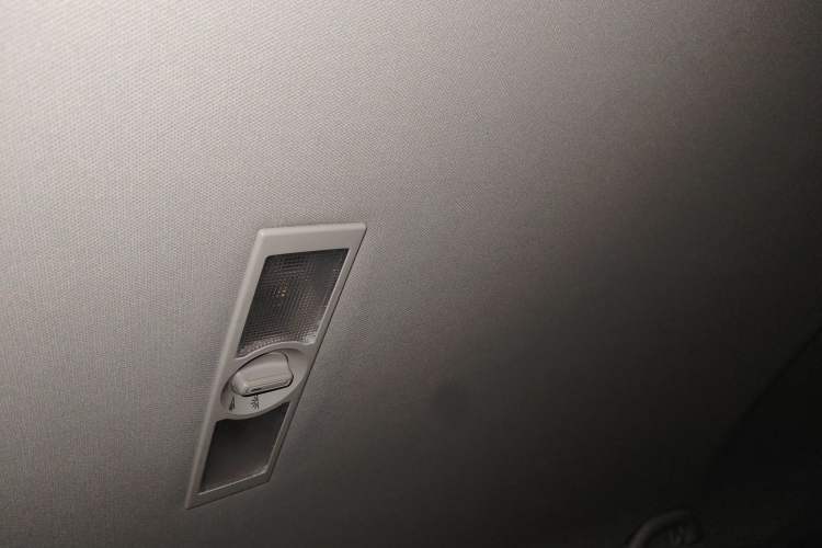 Used Volkswagen Gran Lavida 2013 1.6L Manual Fashion Model Headliner