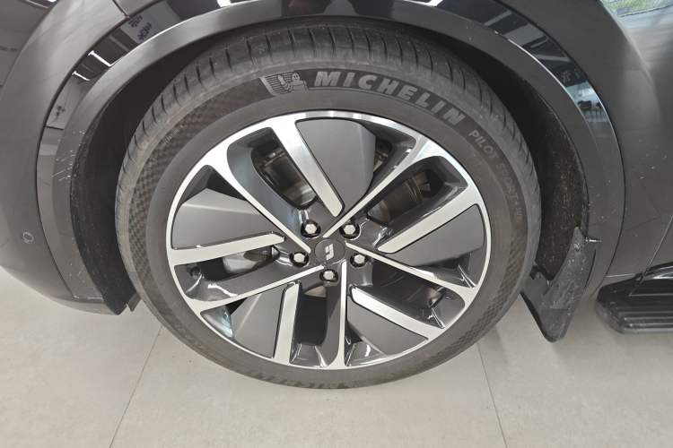 Used Li Auto L8 2024 Pro Model Left Front Wheel Hub