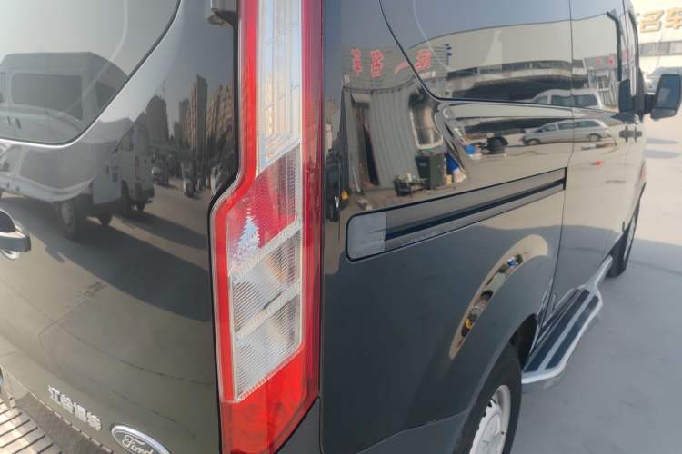 Used Ford Transit 2019 2.0T Diesel Multi-Purpose Commercial Vehicle Short Wheelbase Low Roof 6-Seater China VI Standard