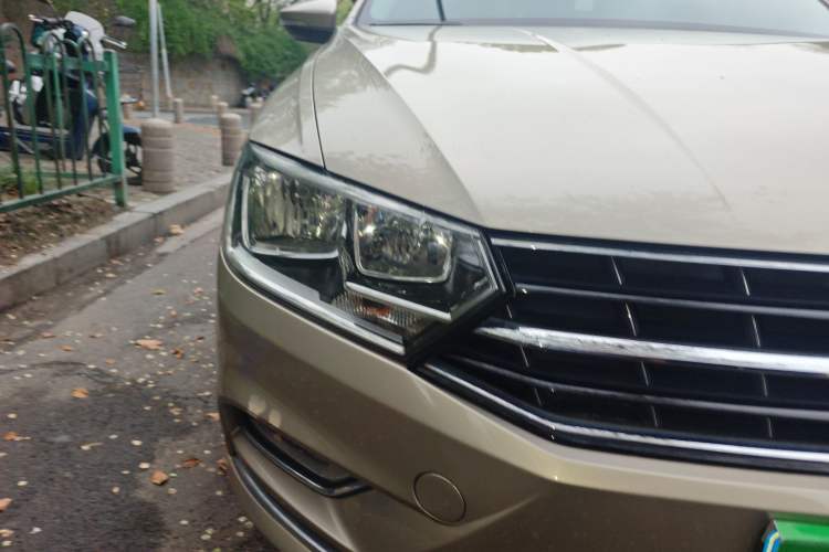 Used Volkswagen Bora 2017 1.6L Automatic Comfort Model Right Front Headlight