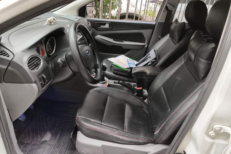 Used Ford Focus 2013 Hatchback Classic 1.8L Manual Base Model Left Front Seat