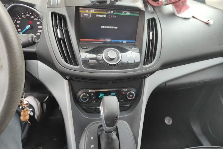 Used Ford Kuga 2015 1.5L GTDi Two-Wheel-Drive Comfort Model Audio And AC Panel