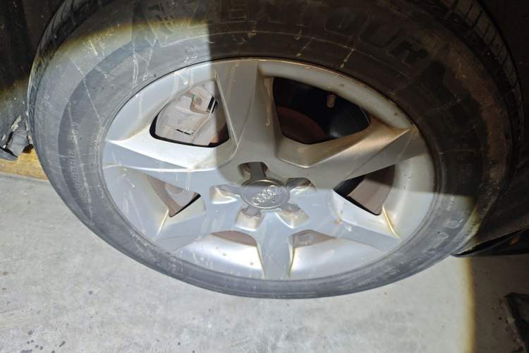 Used Audi A6L 2011 2.0 TFSI Automatic Standard Edition Right Front Wheel Hub