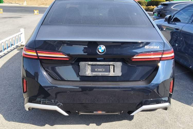 Used BMW 5 Series 2025 530Li Luxury Edition M Sport Package
