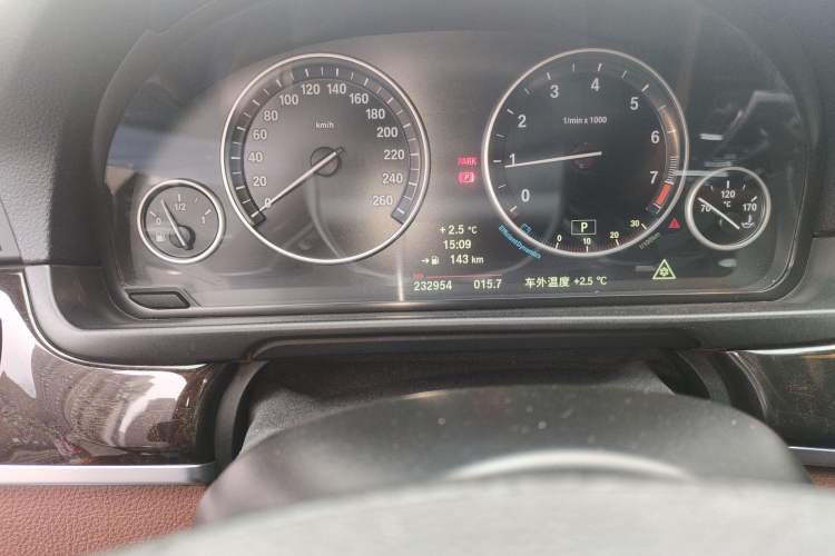 Used BMW 5 Series 2013 525Li Leading Model Odometer Close Up