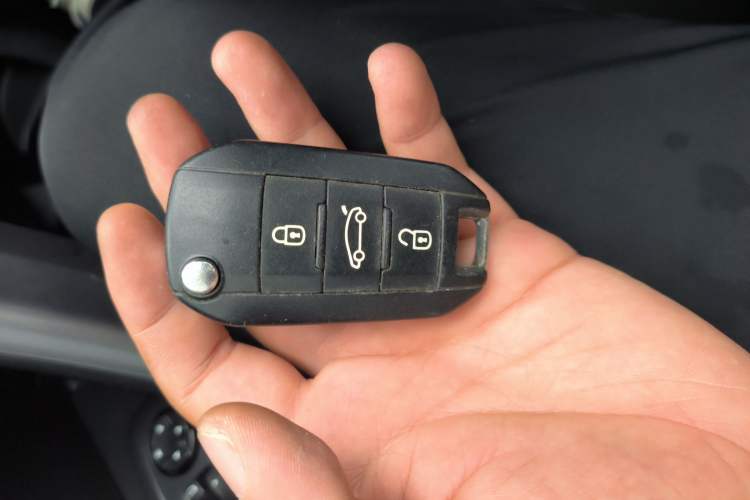 Used Peugeot 2008 2014 1.6L Manual Fashion Edition