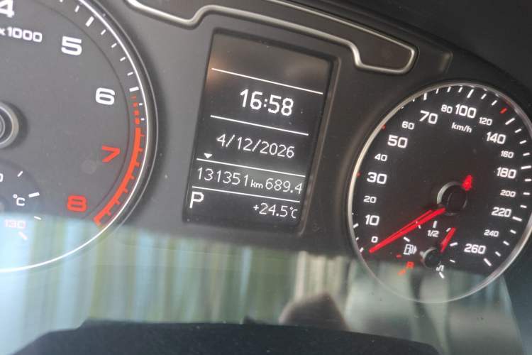 Used Audi Q3 2015 30 TFSI Comfort Model Odometer Close Up