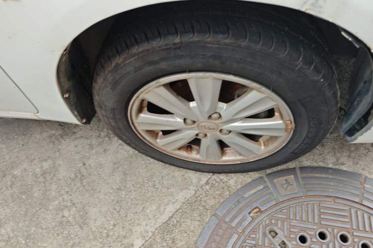 Used BYD L3 2012 1.5L Manual Comfort Edition Right Front Wheel Hub