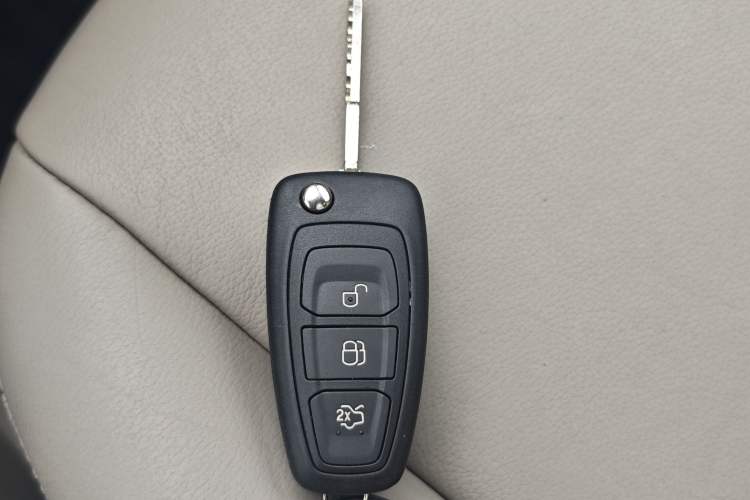 Used Ford Kuga 2013 2.0L GTDi Four-Wheel-Drive Elite Model Interior 1