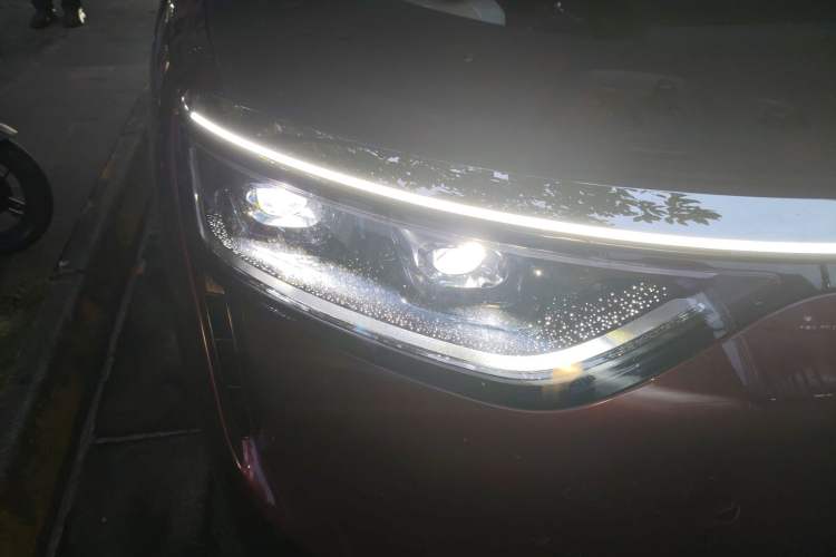 Used Hima AITO M8 2025 Extended-Range Max+ Version 53.4 kWh 6-Seater Edition
