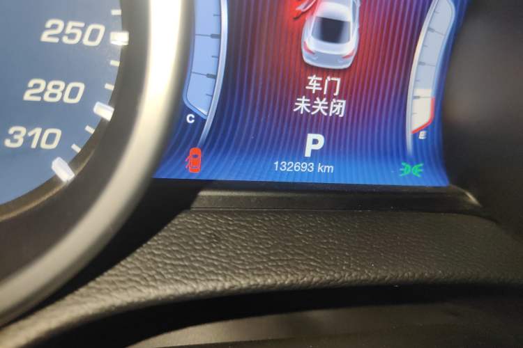 Used Maserati Ghibli 2014 3.0T Standard Edition Odometer Close Up