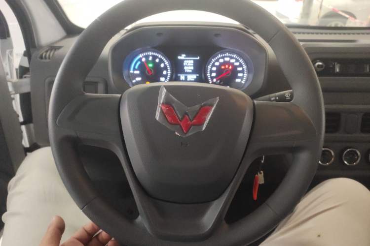 Used Wuling Yangguang 2024 230km Practical Enclosed-Window Version 60kW
