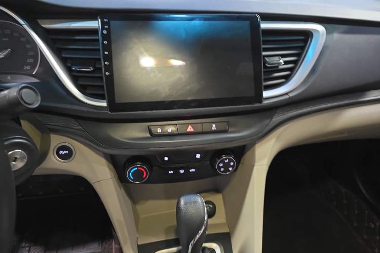 Used Buick GT 2018 15T Dual-Clutch Elite Model China V Standard Audio And AC Panel