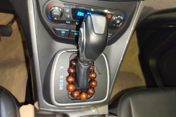 Used Ford Kuga 2015 2.0L GTDi Four-Wheel Drive Prestige Model Gear Lever