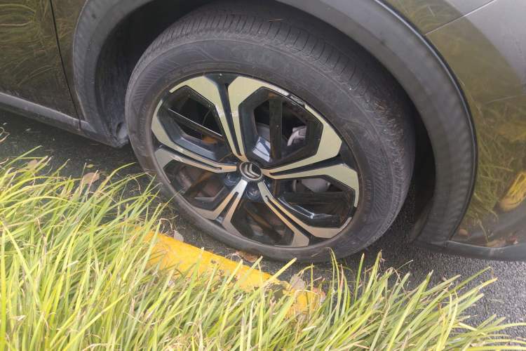 Used Citroen C5 X 2021 1.6T Flagship Edition Right Front Wheel Hub