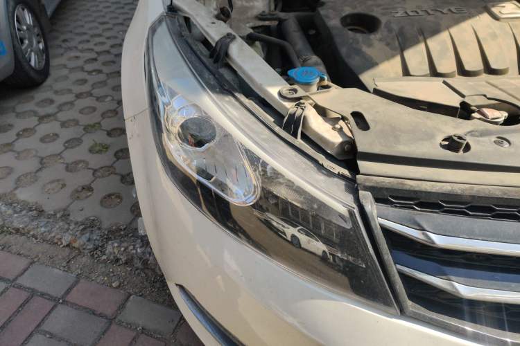 Used Zotye Z500 2015 1.5T Manual Luxury Model Right Front Headlight