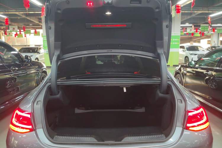 Used Mercedes-Benz CLS 2018 CLS 300 Dynamic Edition Trunk