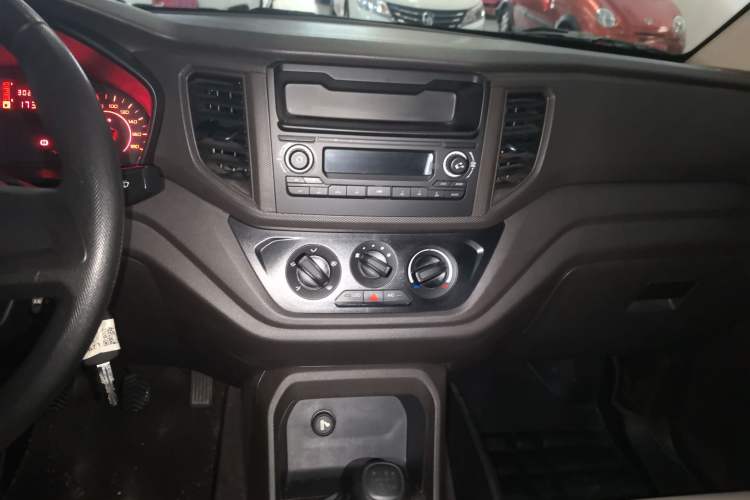 Used Wuling Hongguang V 2022 1.5L Jingqu Edition Electric-Assist LAR Audio And AC Panel