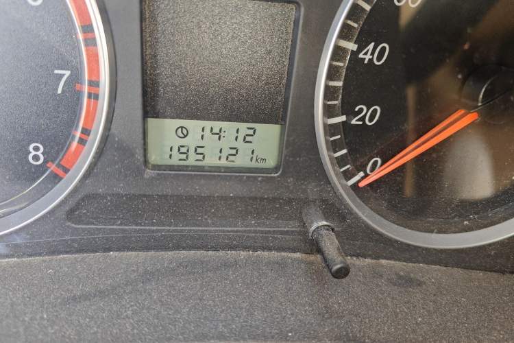 Used Haval H5 Classic 2012 European-style 2.0L Two-Wheel Drive Elite Model Odometer Close Up