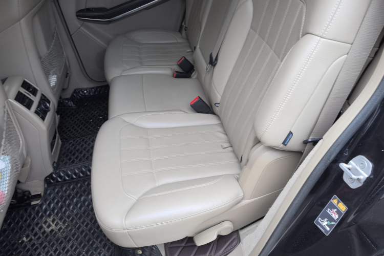 Used Mercedes-Benz GL-Class 2014 GL 400 4MATIC Dynamic Model Left Rear Seat
