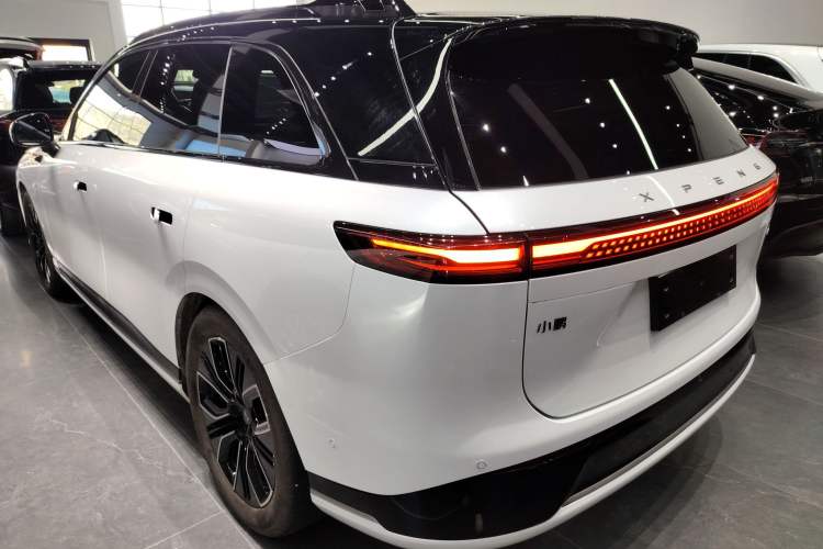 Used XPeng G9 2025 625 Long-Range Max Rear Left 45 Deg