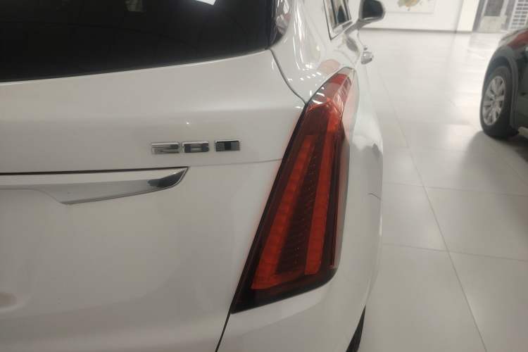 Used Cadillac XT5 2020 28T Tech Edition Right Rear Taillight