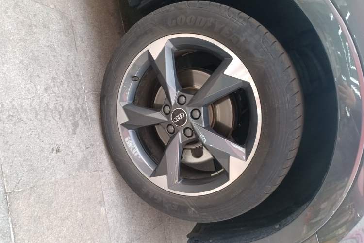 Used Audi Q3 2023 35 TFSI Fashion Dynamic Model (1.5T) Right Front Wheel Hub