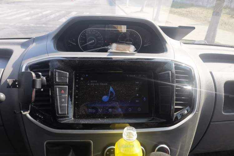 Used SAIC MAXUS Xintu V80 2019 2.5T Classic Model 6-Speed Manual Aotong Long Wheelbase Mid-Height 7-Seater