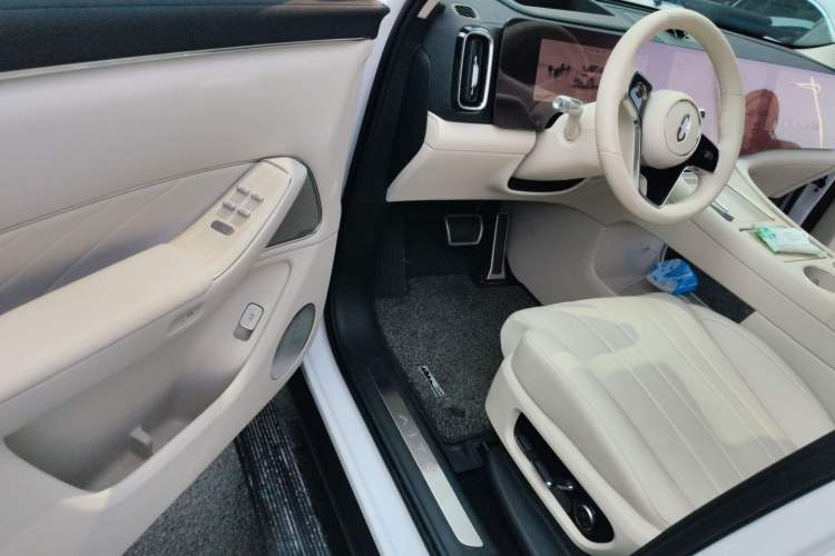 Used Hima AITO M8 2025 Extended-Range Max+ Version 53.4 kWh 5-Seater Edition
