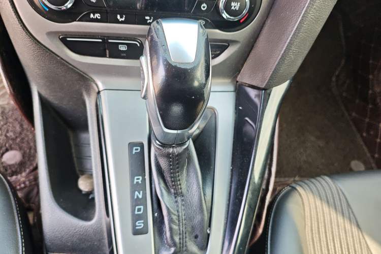 Used Ford Focus 2012 Sedan 1.6L Automatic Fashion Edition
