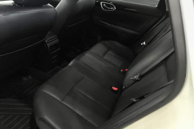 Used Nissan Sylphy 2019 1.6XV CVT Smart Connect Luxury Edition China VI Standard Left Rear Seat