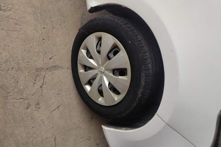 Used Toyota YARiS L Zhi Xuan 2017 1.5E CVT Enhanced Performance Edition Right Front Wheel Hub