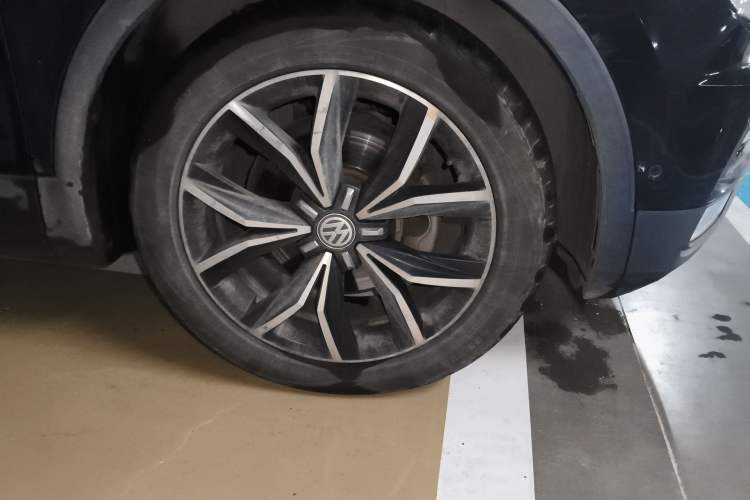 Used Volkswagen Tiguan L 2019 Revised 330TSI Automatic Two-Wheel Drive Smart & Luxury Edition China VI Standard Right Front Wheel Hub