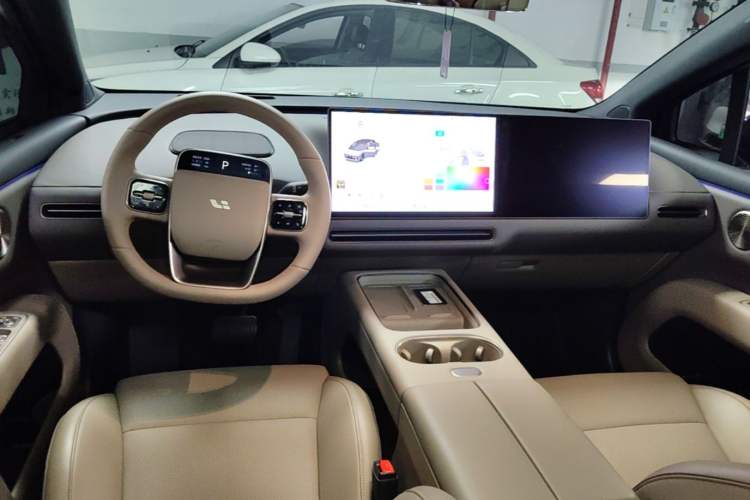 Used Li Auto i6 2025 Model Two-Wheel-Drive Standard Type
