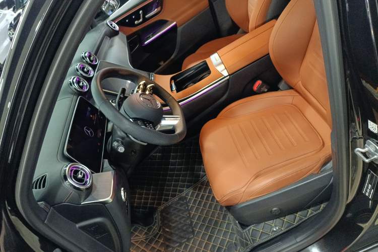 Used Mercedes-Benz GLC 2024 Facelifted GLC 260 L 4MATIC Luxury Version 5 Seats