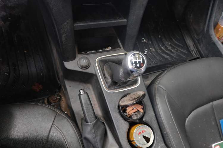 Used JMC Baodian 2020 2.5T Diesel 4x4 Comfort Edition Standard Wheelbase JX4D25A6L Gear Lever