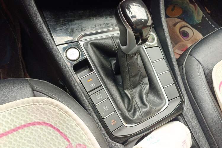 Used Volkswagen Sagitar 2021 280TSI DSG Excellence Edition Gear Lever