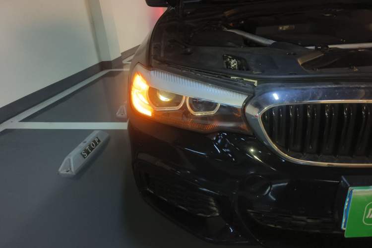 Used BMW 5 Series 2019 Facelifted 530Li Leading Edition M Sport Package Right Front Headlight