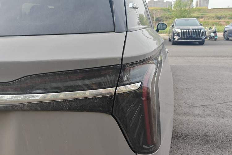 Used Hongqi HS7 PHEV 2024 2.0T PHEV Four-Wheel-Drive Flagship Edition 6 Seats
