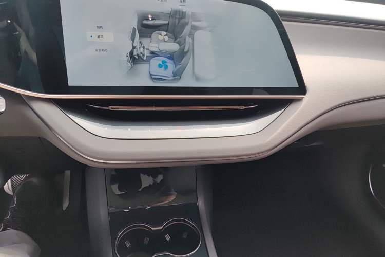 Used Hongqi EH7 2024 760 Pro+ Four-Wheel Drive Version Audio And AC Panel