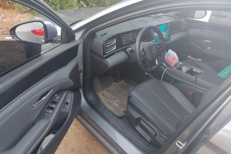 Used BYD Qin L 2025 DM-i Smart Drive 80KM Leading Model
